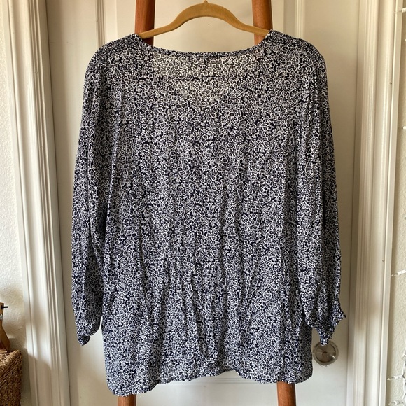 Blue and white floral blouse - Picture 5 of 5